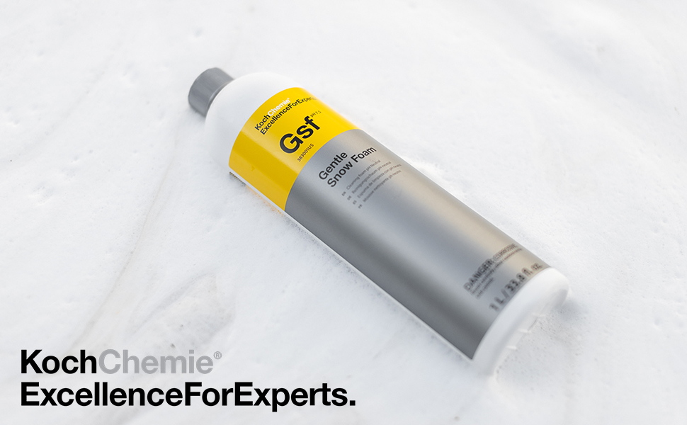 Dung dịch rửa xe bọt tuyết Koch Chemie Gentle Snow Foam có khả năng hòa tan làm mềm, loại bỏ các vết bụi bẩn cho xe ô tô.
