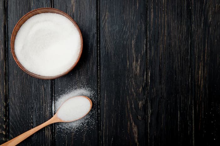 Đánh bóng đèn ô tô bằng baking soda