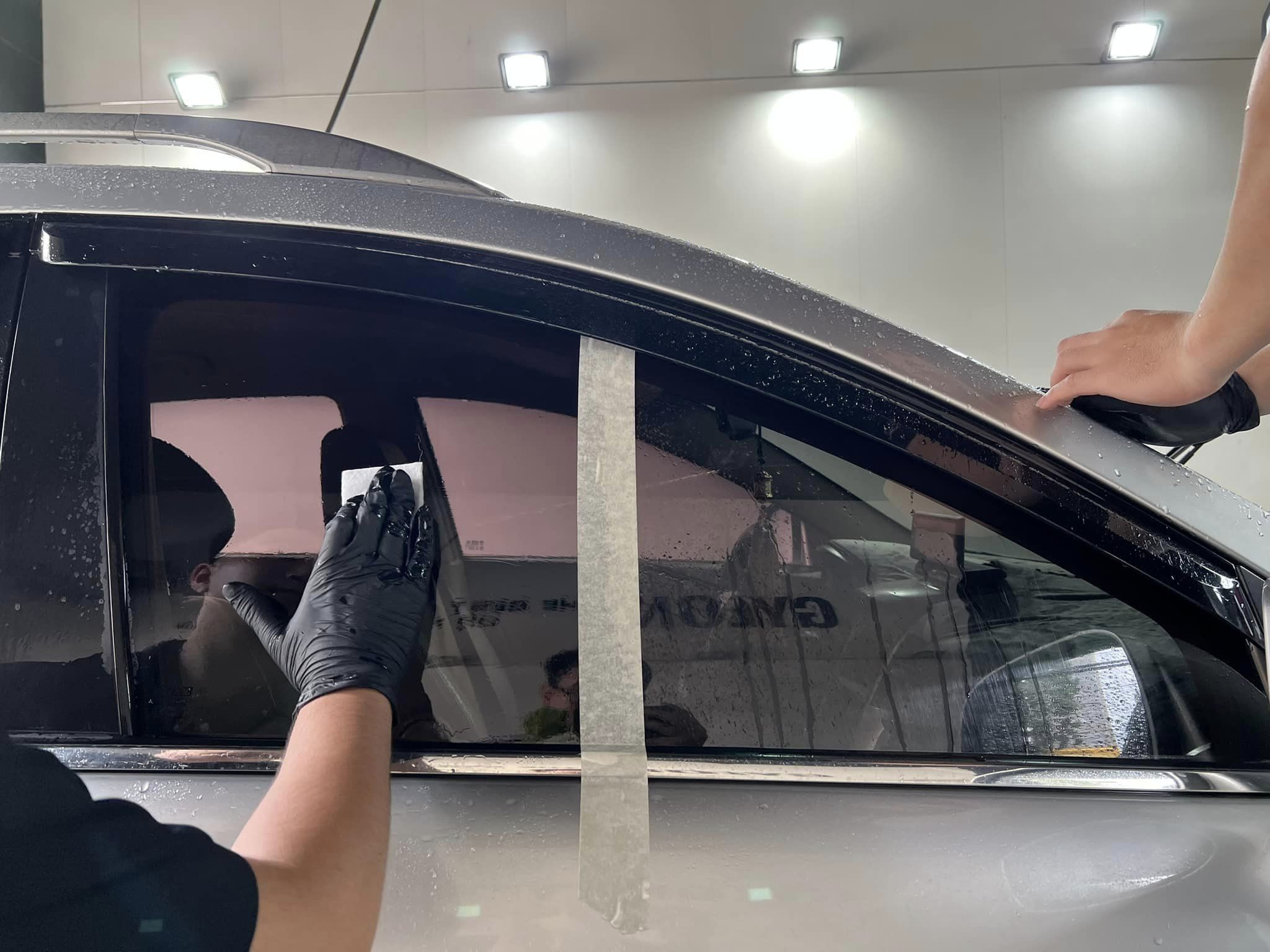 TẨY Ố KÍNH - CHỐNG BÁM NƯỚC CHO XE HƠI: BÍ QUYẾT LÁI XE AN TOÀN TRONG MỌI ĐIỀU KIỆN THỜI TIẾT