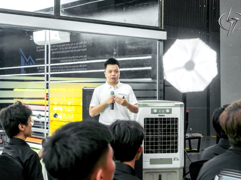 Đào tạo nhân viên chăm sóc xe tại Shitek Auto Detailing