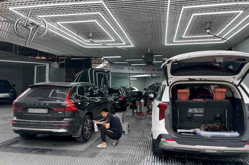 Dạy nghề chăm sóc xe hơi khoá học detailing uy tín