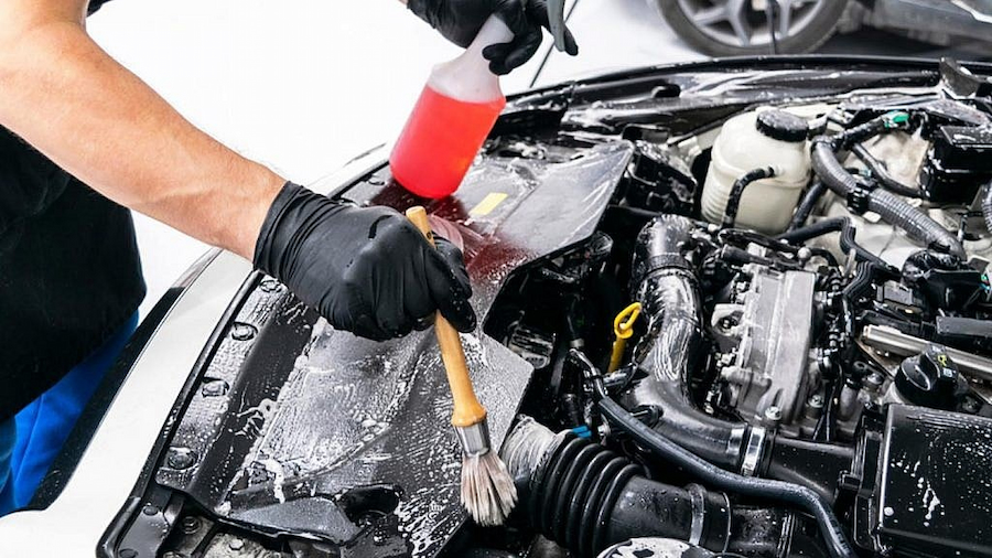 Vệ sinh khoang máy ô to tại Hà Nội rửa sạch từng chi tiết